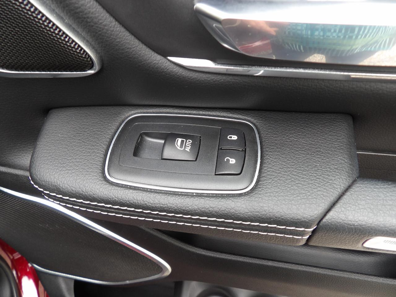 RAM 1500 Laramie 4x2 Crew Cab 5'7" Box 2019