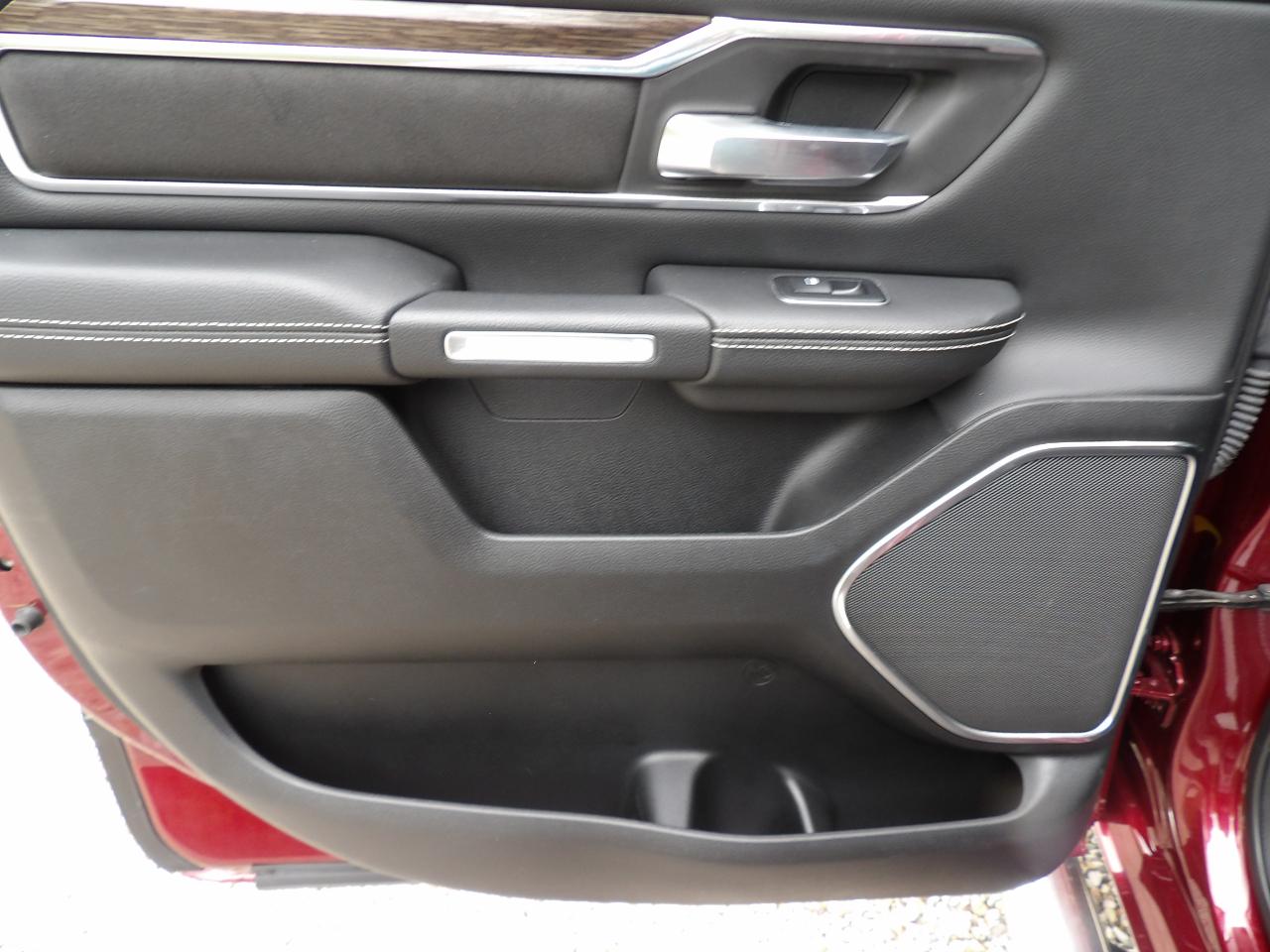 RAM 1500 Laramie 4x2 Crew Cab 5'7" Box 2019