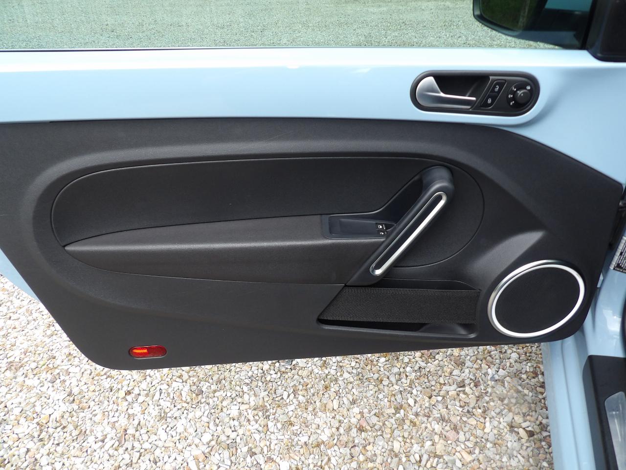 Volkswagen Beetle Coupe 2dr DSG 2.0L TDI 2013