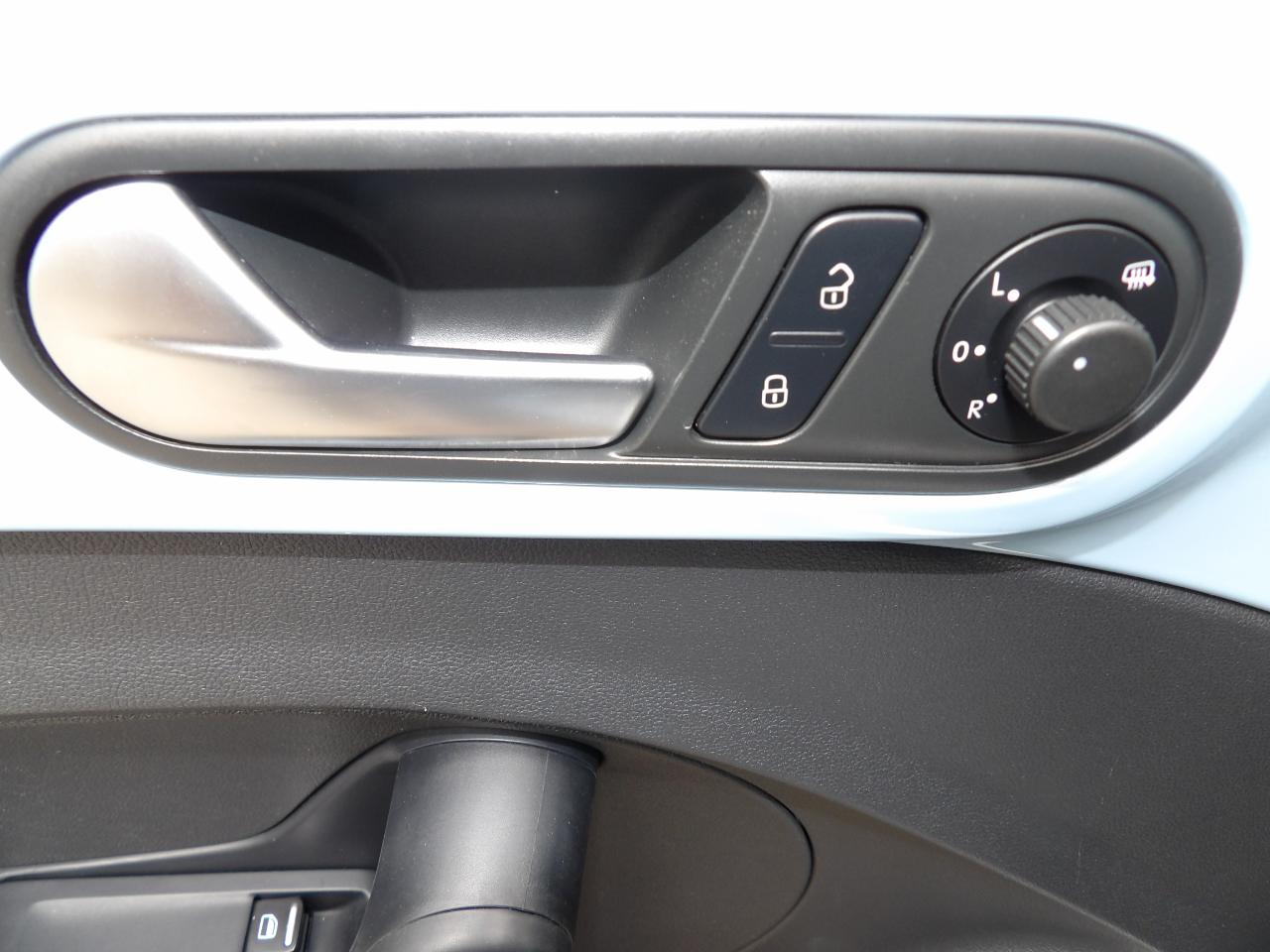 Volkswagen Beetle Coupe 2dr DSG 2.0L TDI 2013