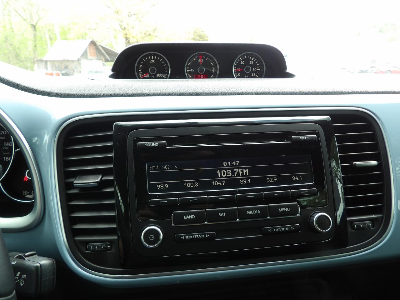 Volkswagen Beetle Coupe 2dr DSG 2.0L TDI 2013