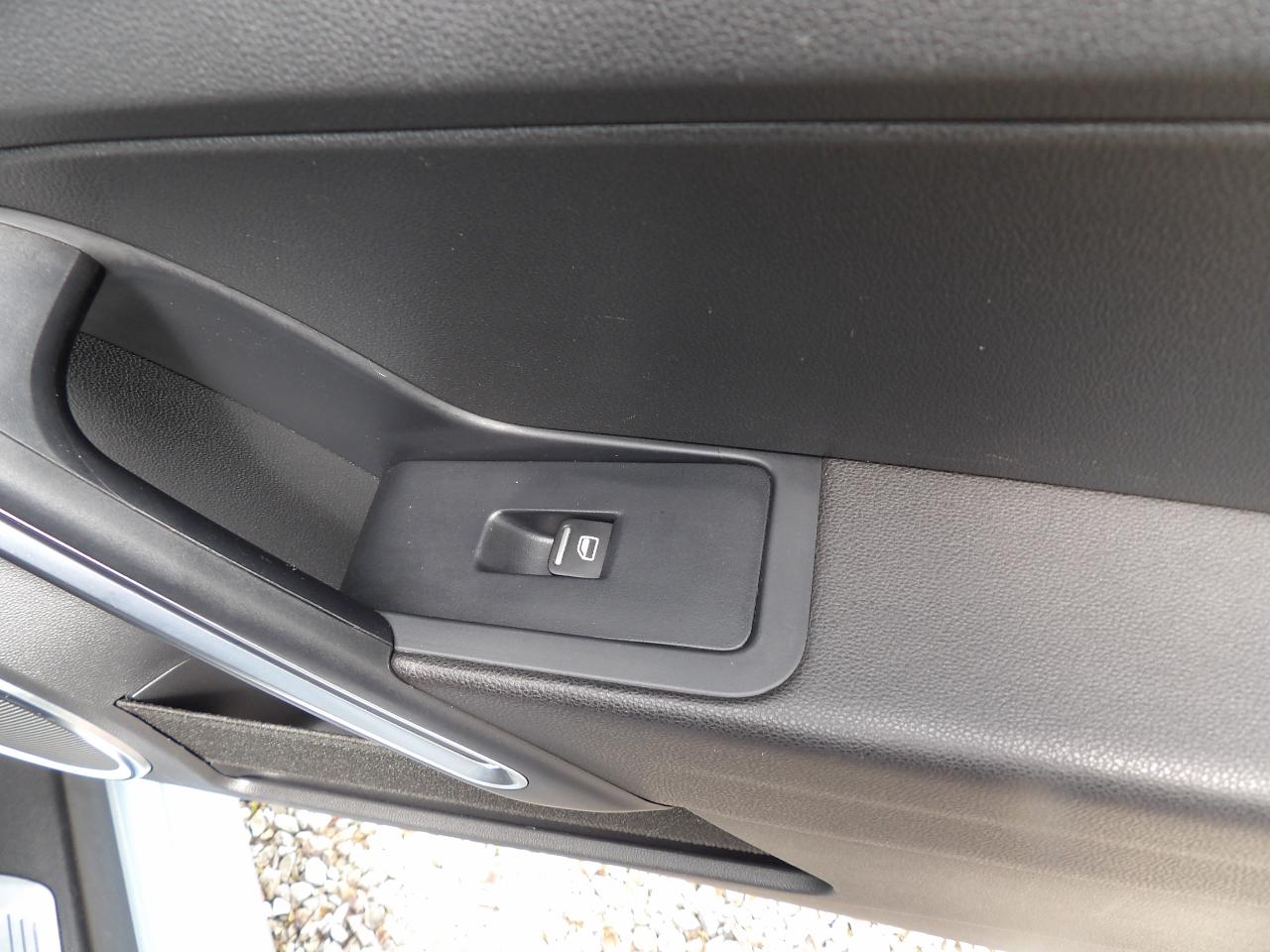 Volkswagen Beetle Coupe 2dr DSG 2.0L TDI 2013