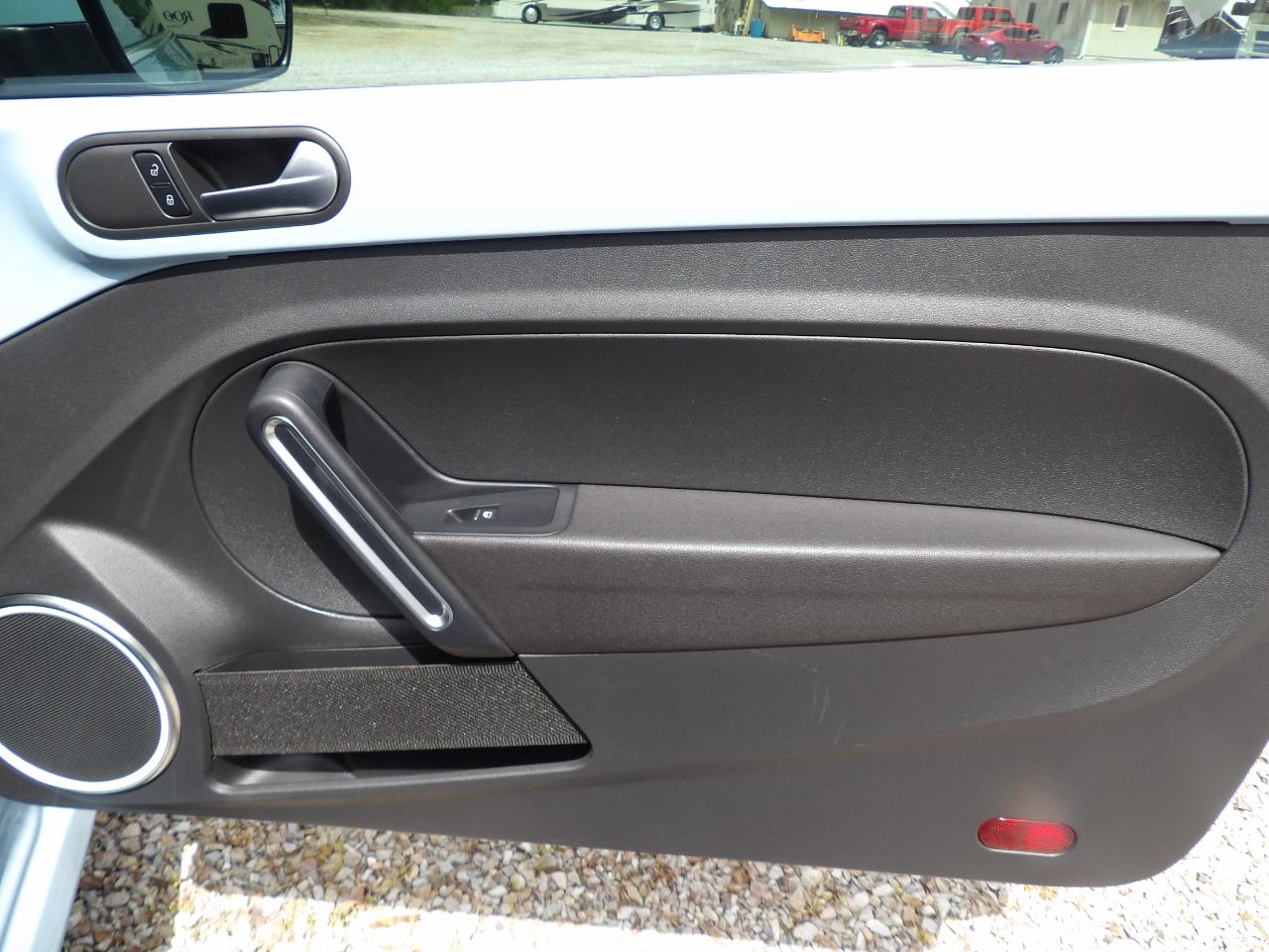 Volkswagen Beetle Coupe 2dr DSG 2.0L TDI 2013