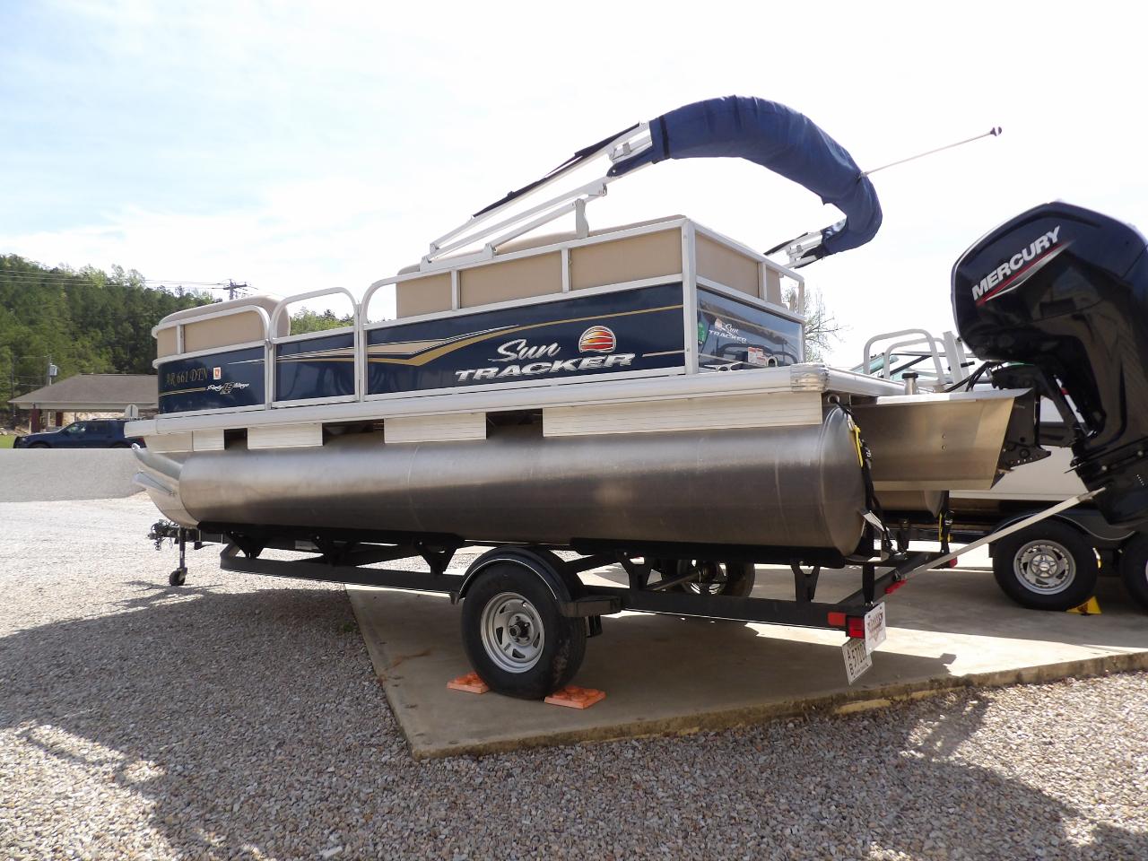 Sun Tracker Bass Buggy 18DLX  2020