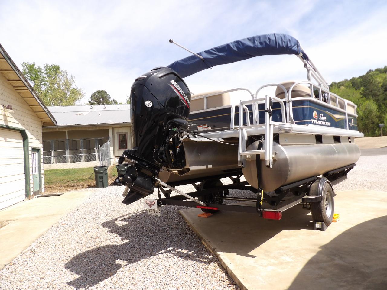 Sun Tracker Bass Buggy 18DLX  2020