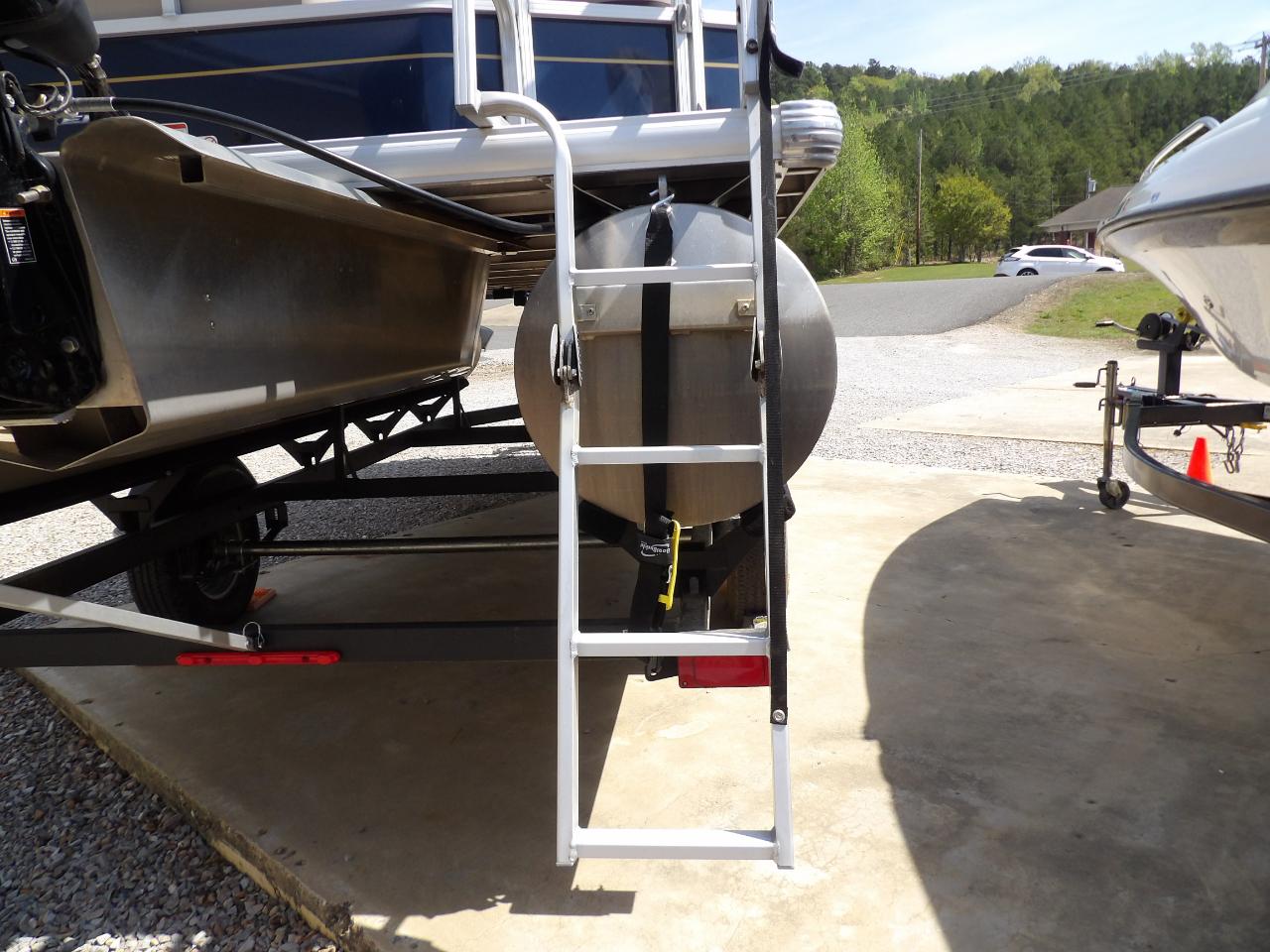 Sun Tracker Bass Buggy 18DLX  2020