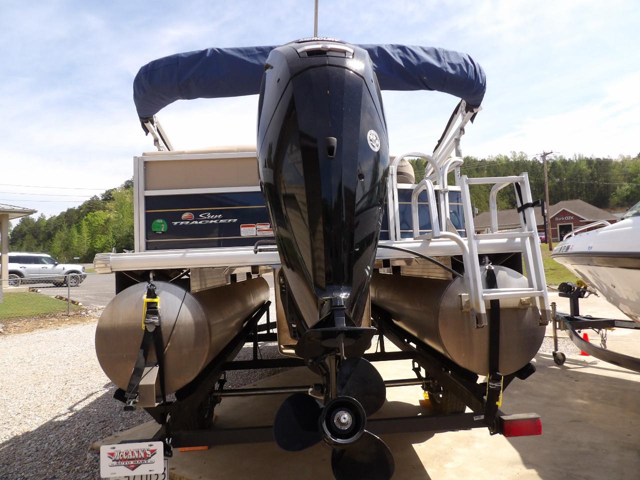 Sun Tracker Bass Buggy 18DLX  2020