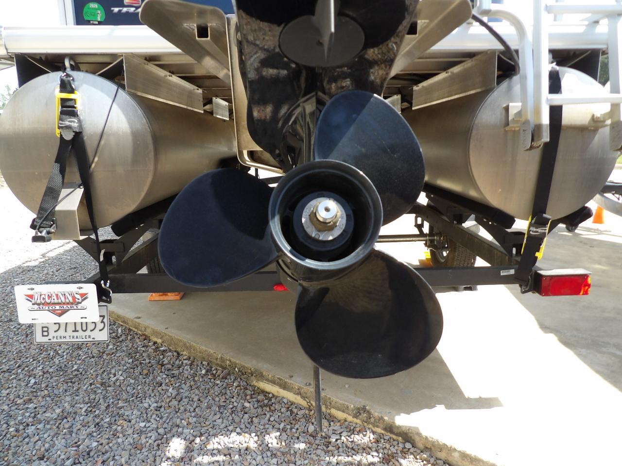 Sun Tracker Bass Buggy 18DLX  2020