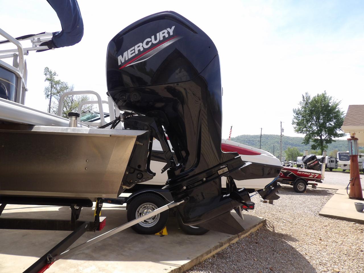 Sun Tracker Bass Buggy 18DLX  2020