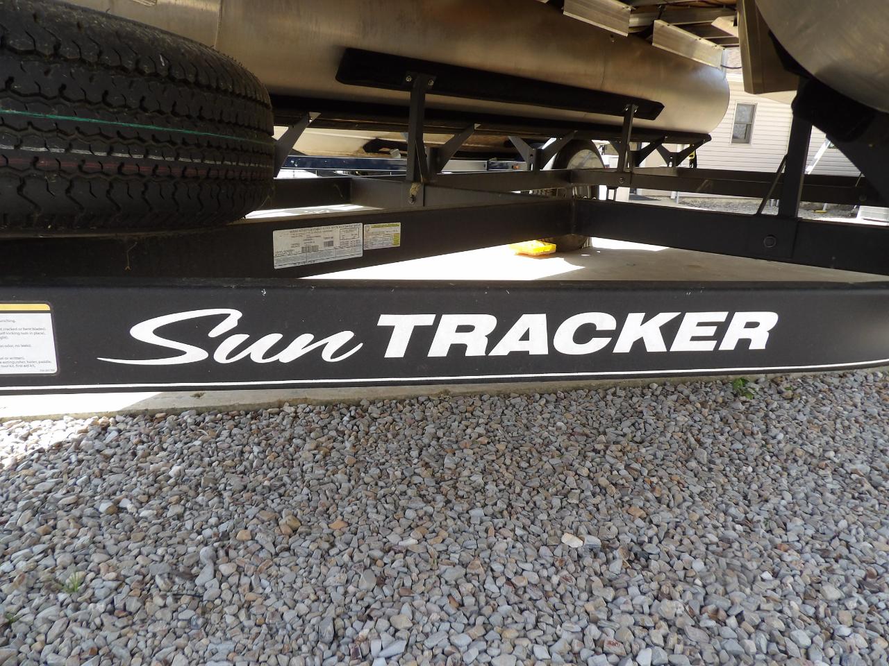 Sun Tracker Bass Buggy 18DLX  2020