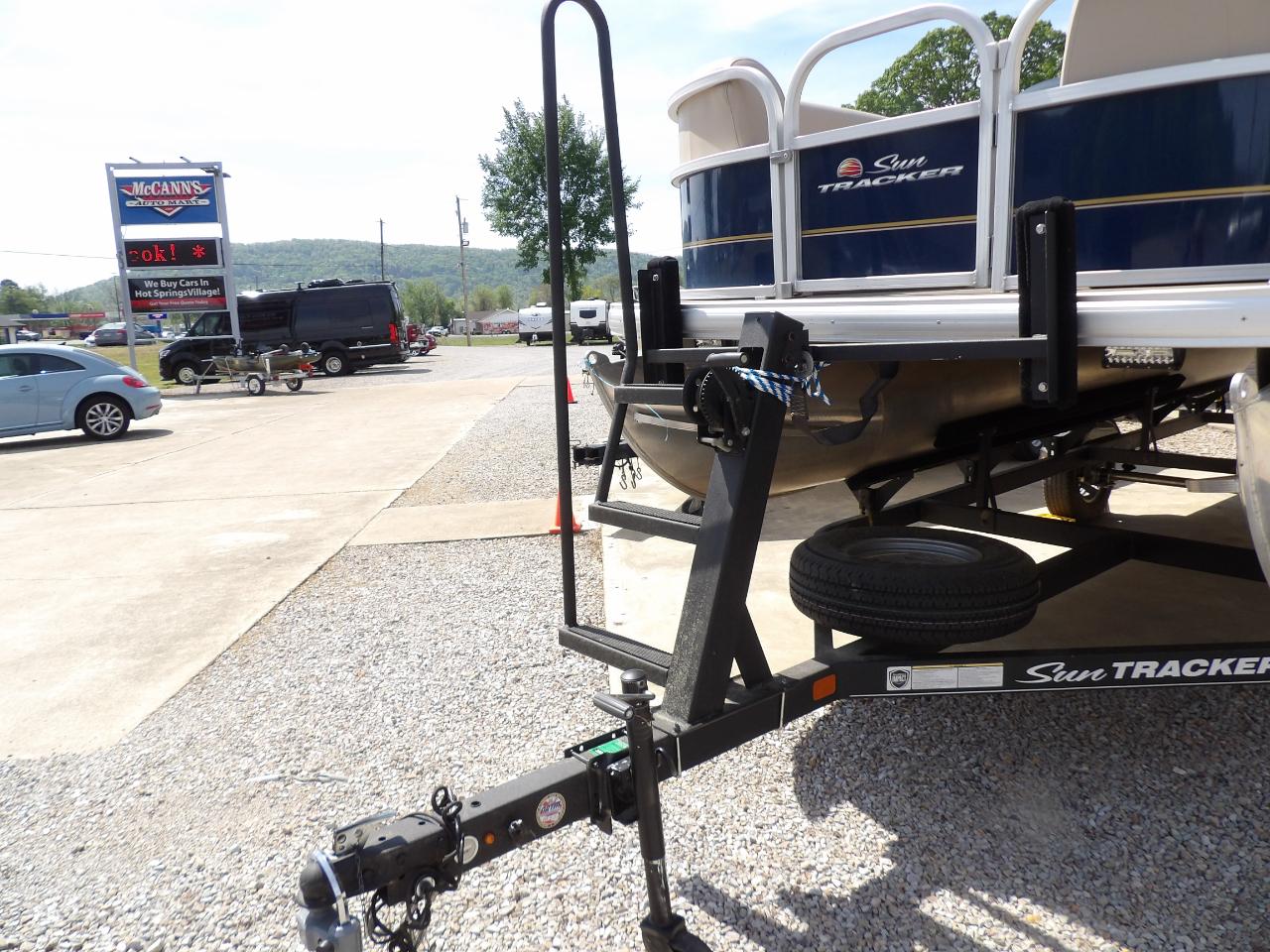 Sun Tracker Bass Buggy 18DLX  2020