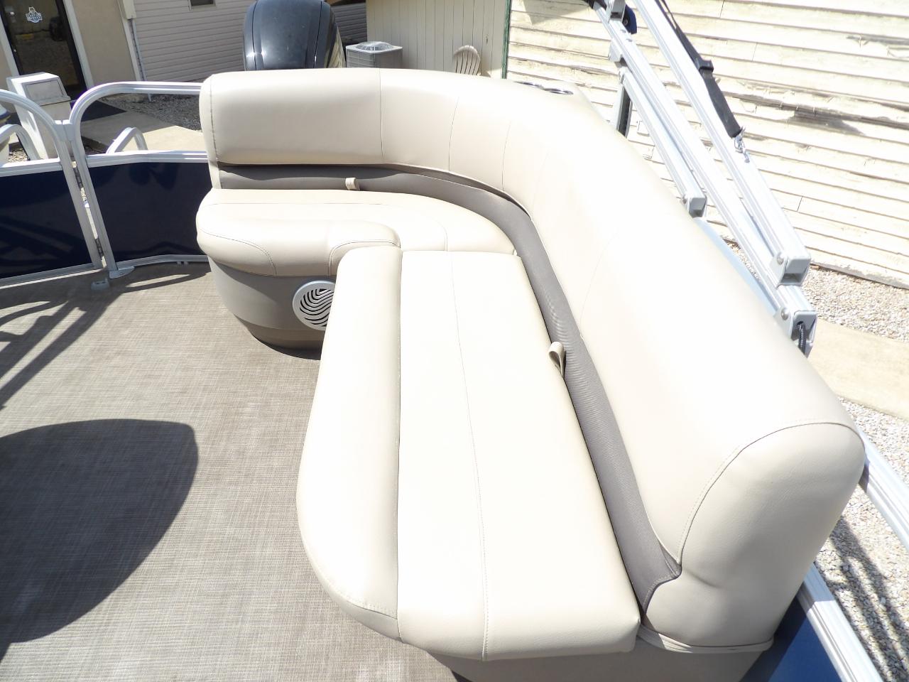 Sun Tracker Bass Buggy 18DLX  2020