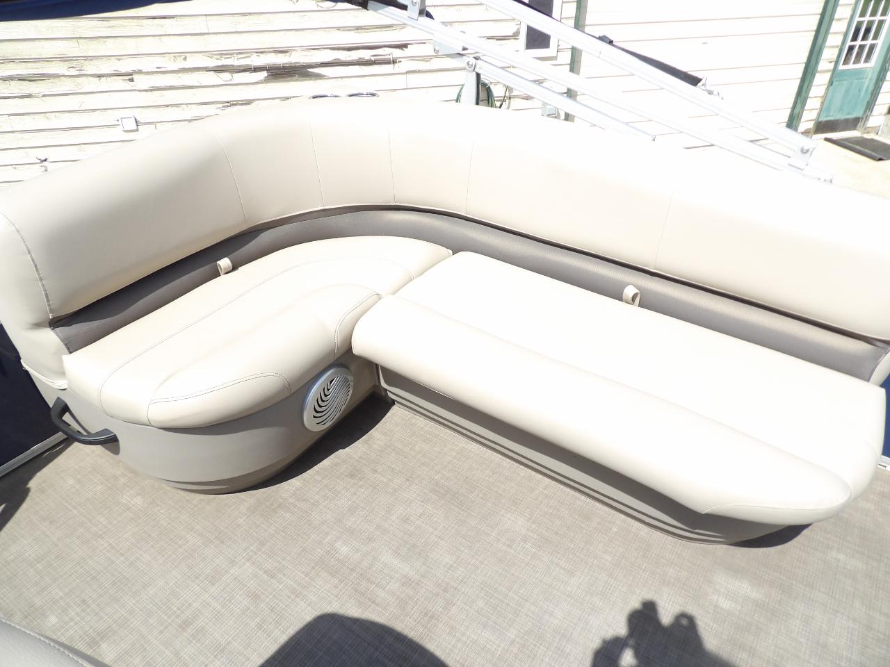 Sun Tracker Bass Buggy 18DLX  2020