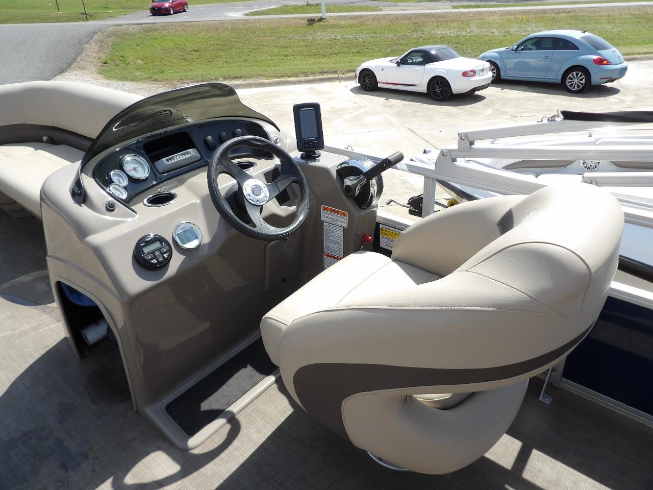 Sun Tracker Bass Buggy 18DLX  2020