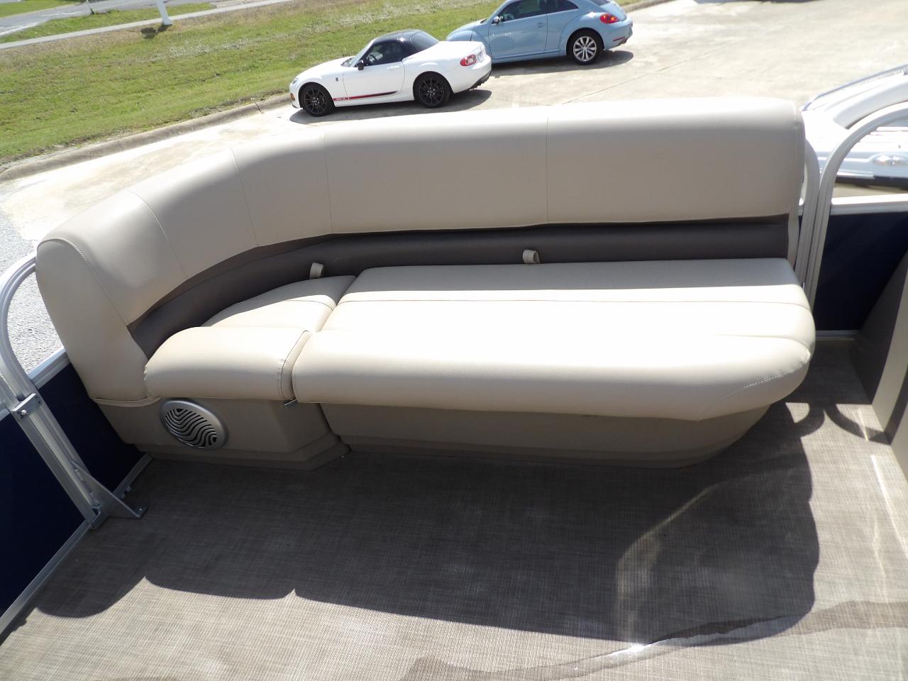 Sun Tracker Bass Buggy 18DLX  2020