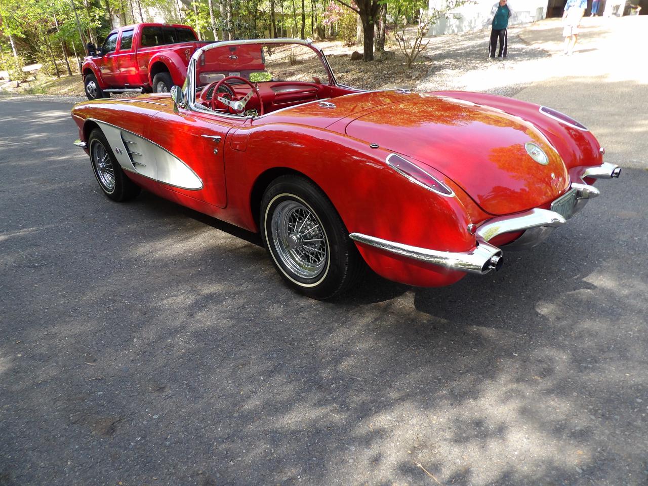 Chevrolet Corvette 2D Convertible 1960