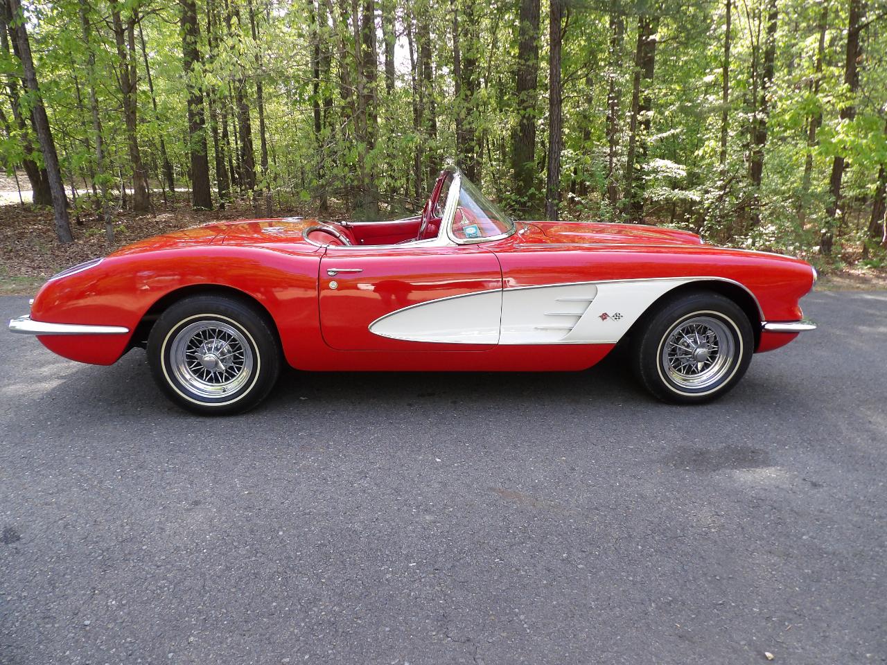 Chevrolet Corvette 2D Convertible 1960