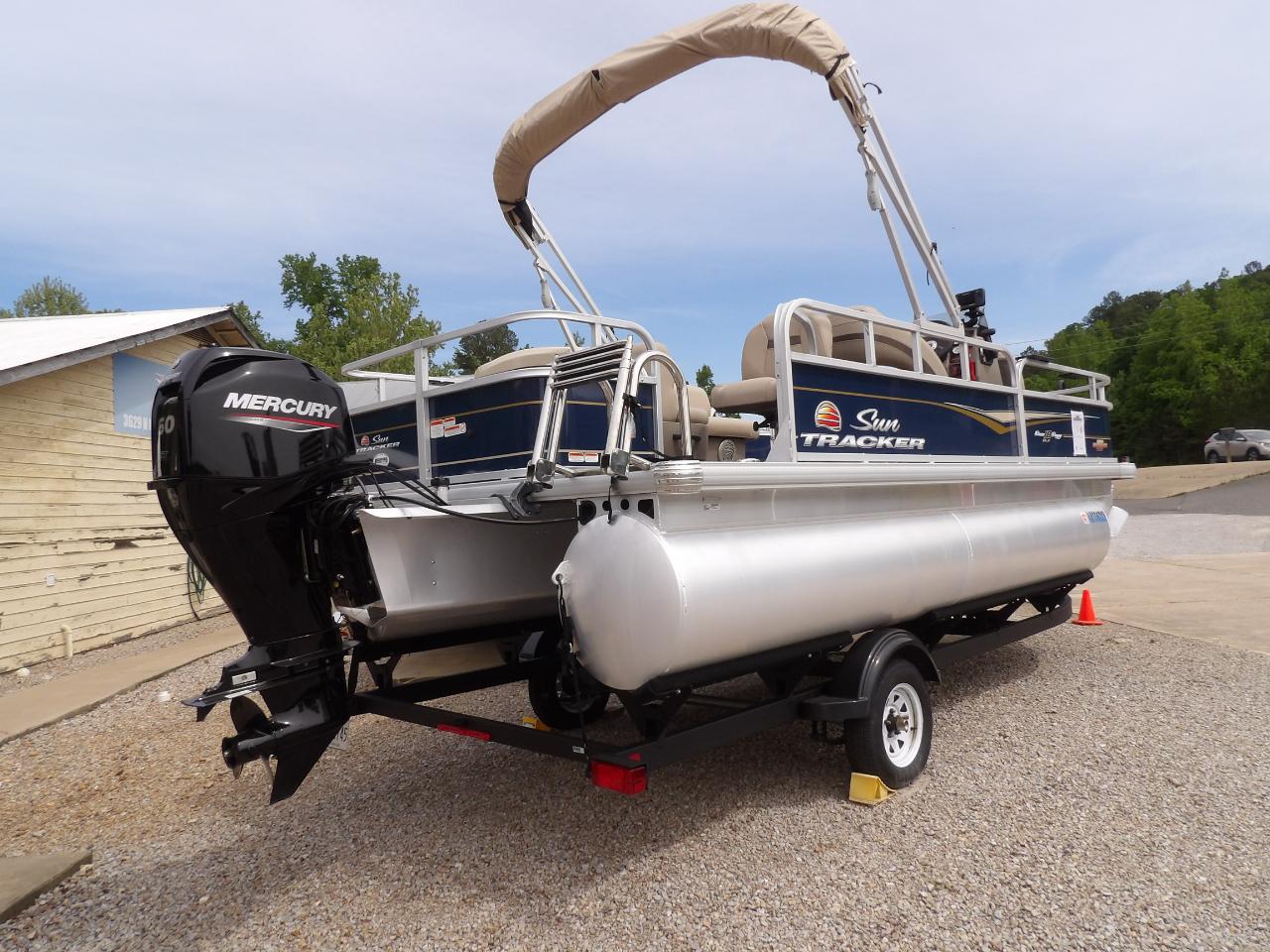 Sun Tracker Party Barge 18 DLX  2023