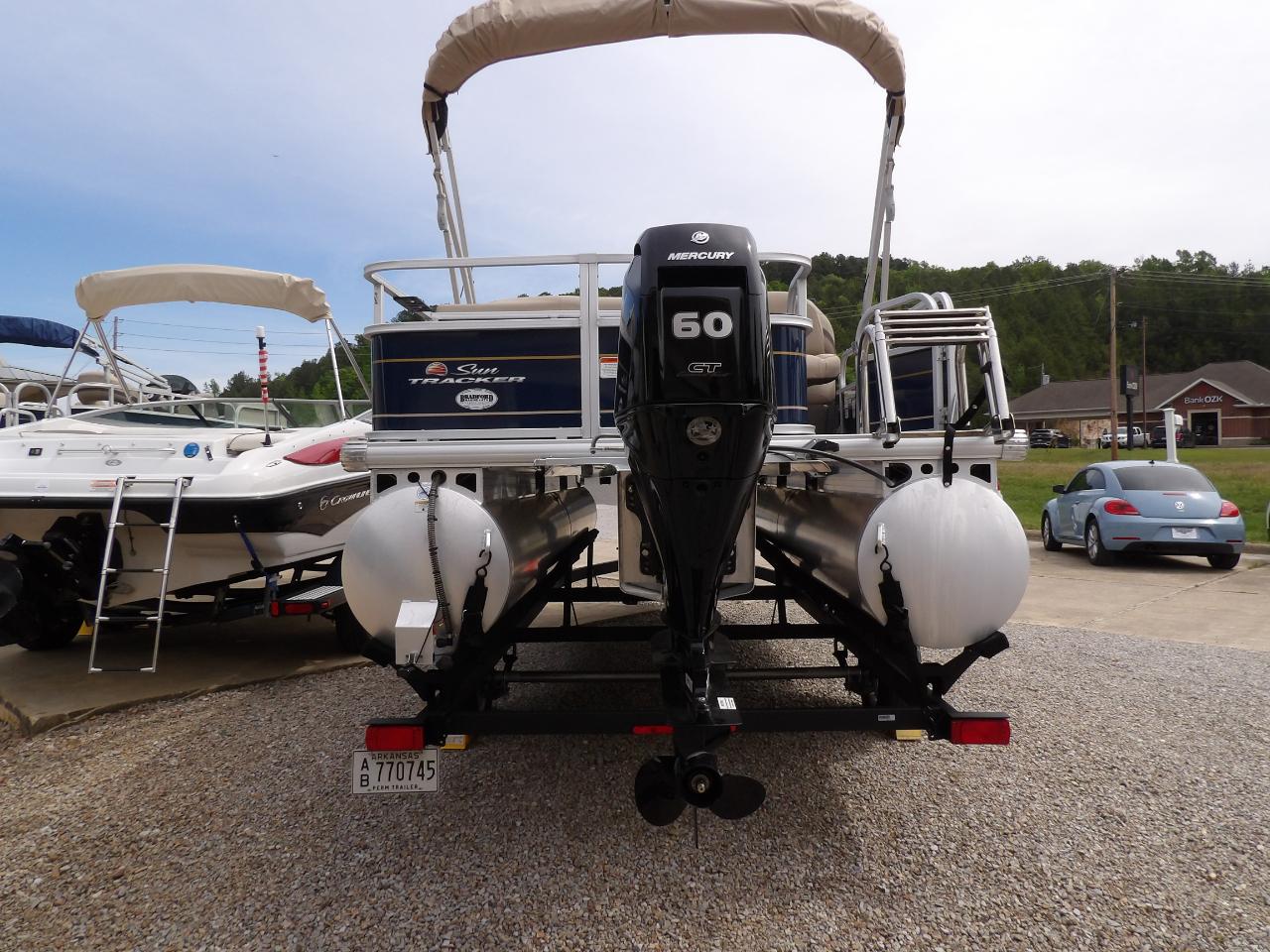 Sun Tracker Party Barge 18 DLX  2023