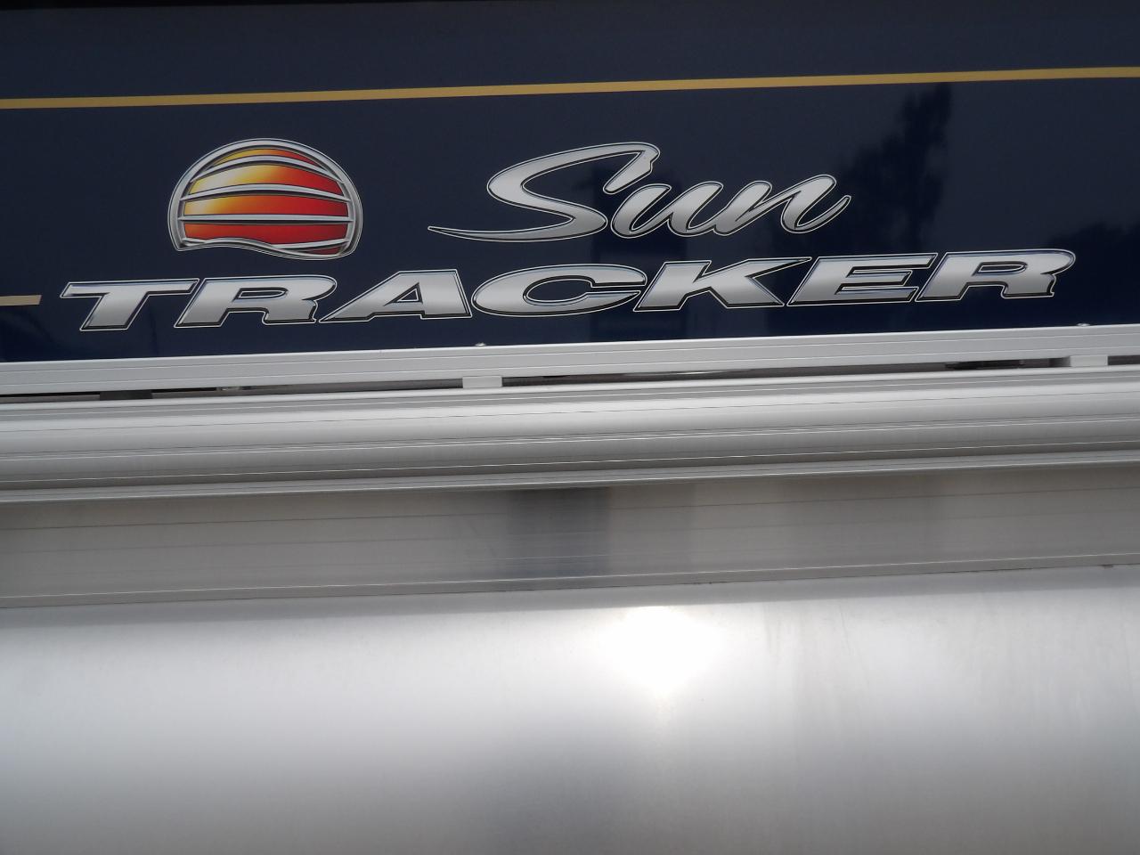 Sun Tracker Party Barge 18 DLX  2023