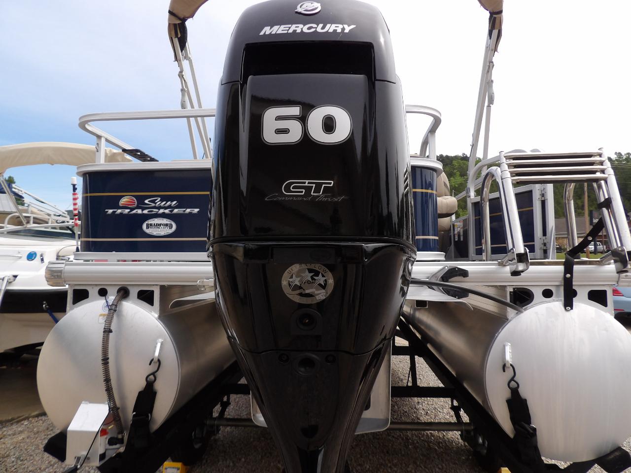 Sun Tracker Party Barge 18 DLX  2023