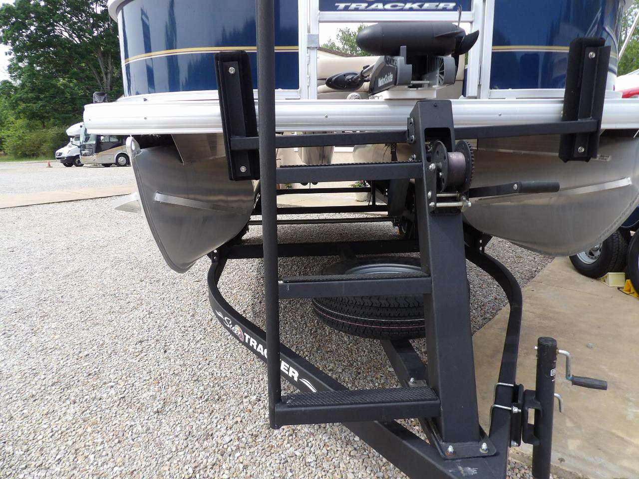Sun Tracker Party Barge 18 DLX  2023