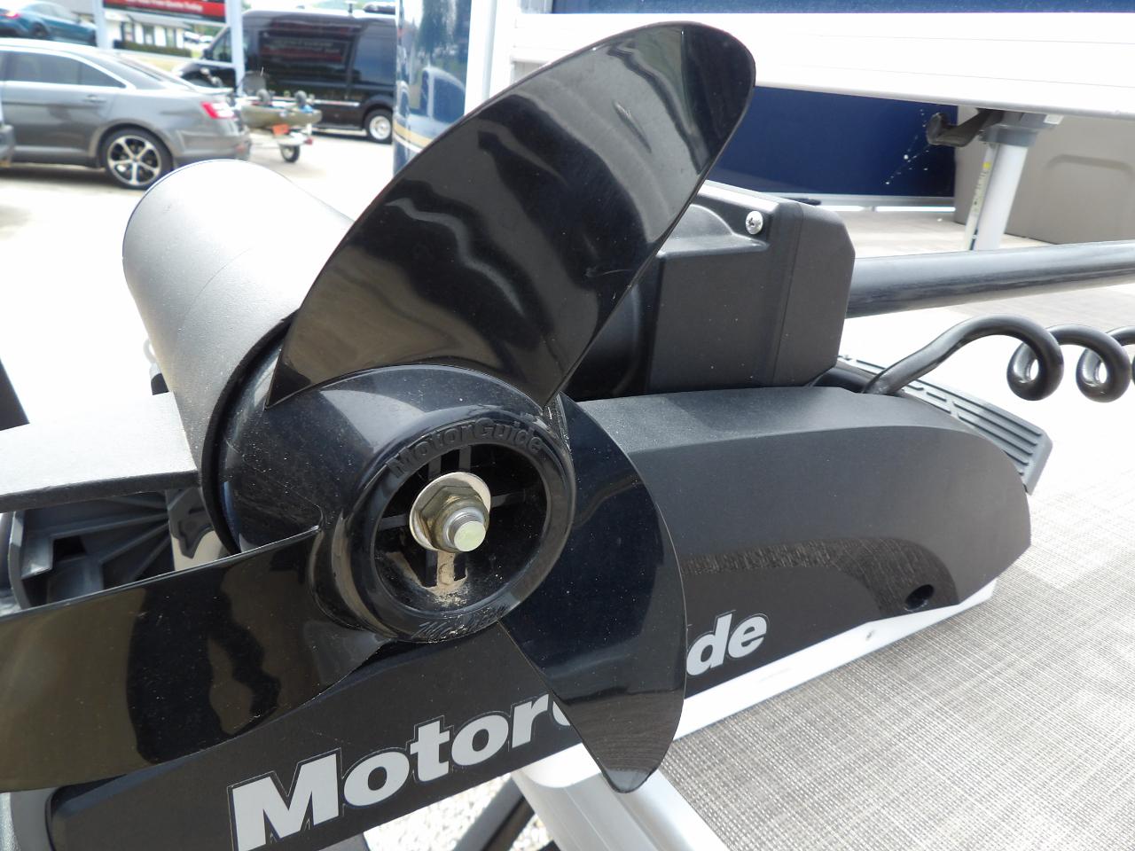 Sun Tracker Party Barge 18 DLX  2023