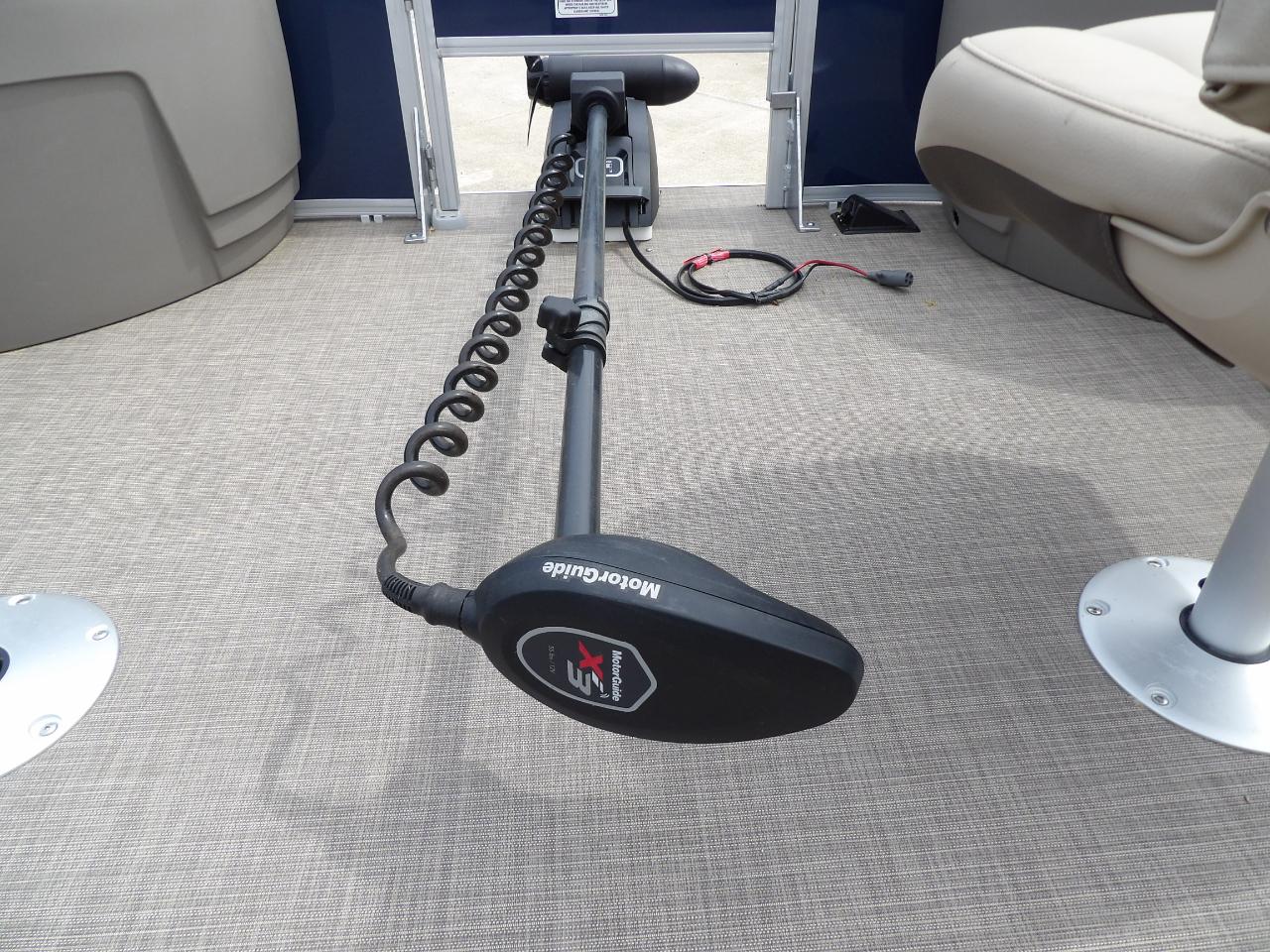 Sun Tracker Party Barge 18 DLX  2023