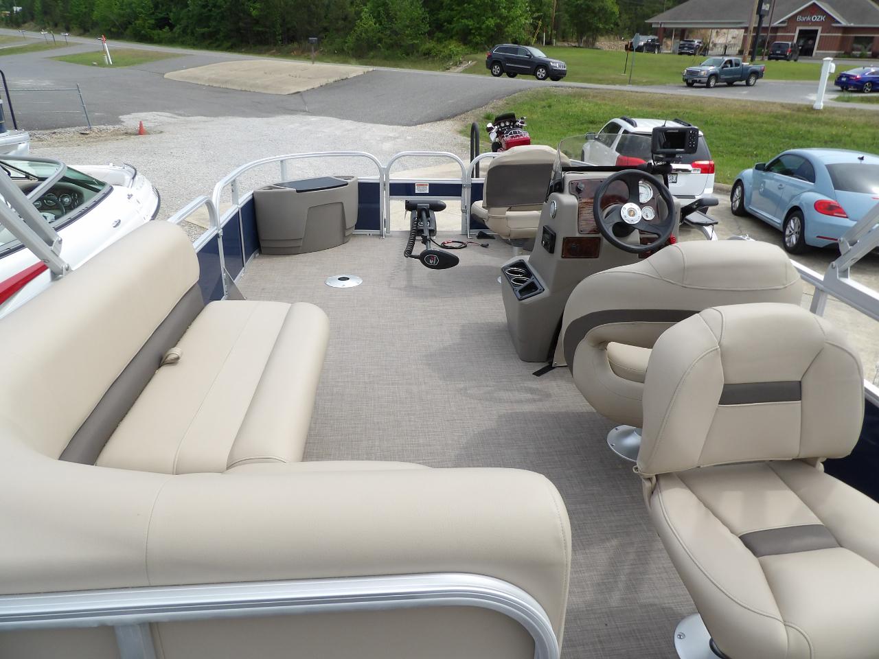 Sun Tracker Party Barge 18 DLX  2023