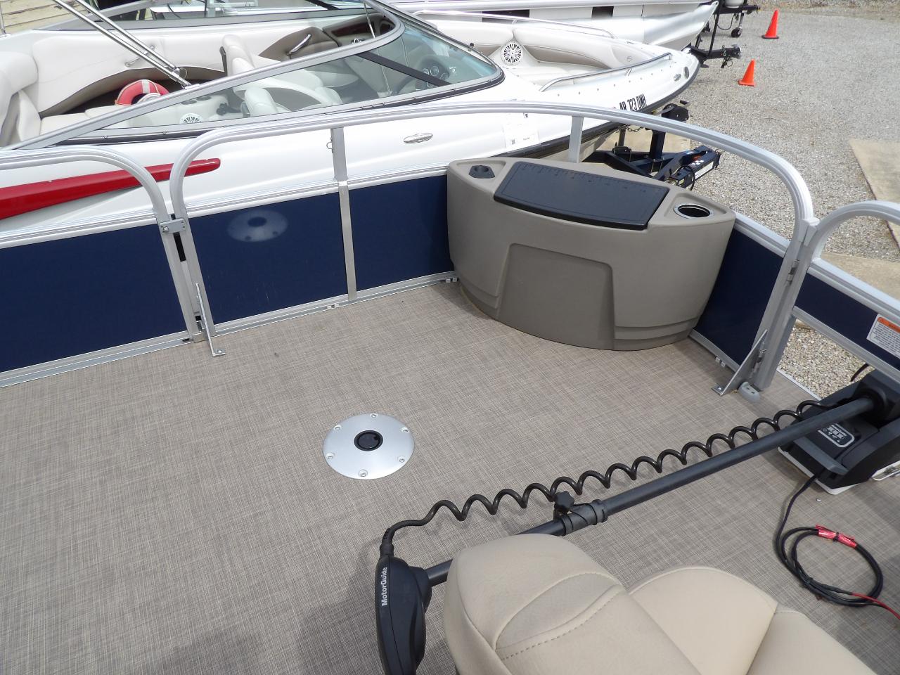 Sun Tracker Party Barge 18 DLX  2023