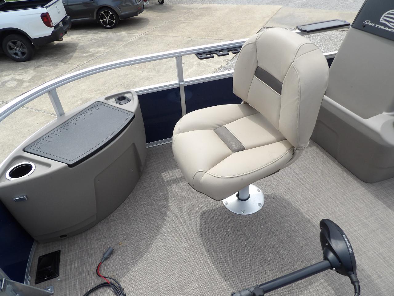 Sun Tracker Party Barge 18 DLX  2023