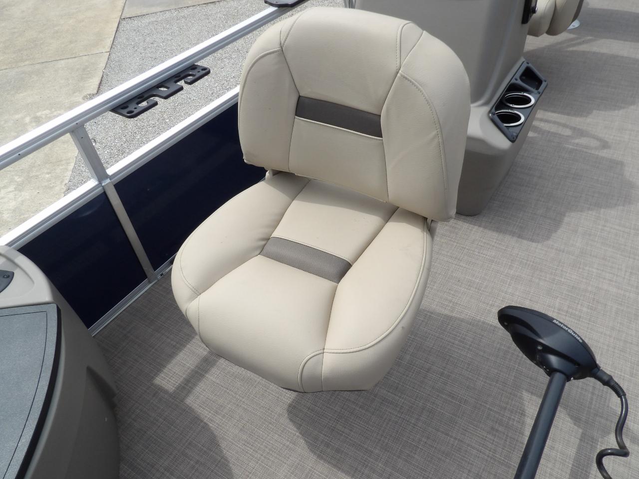 Sun Tracker Party Barge 18 DLX  2023