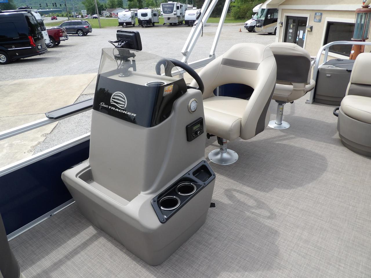 Sun Tracker Party Barge 18 DLX  2023