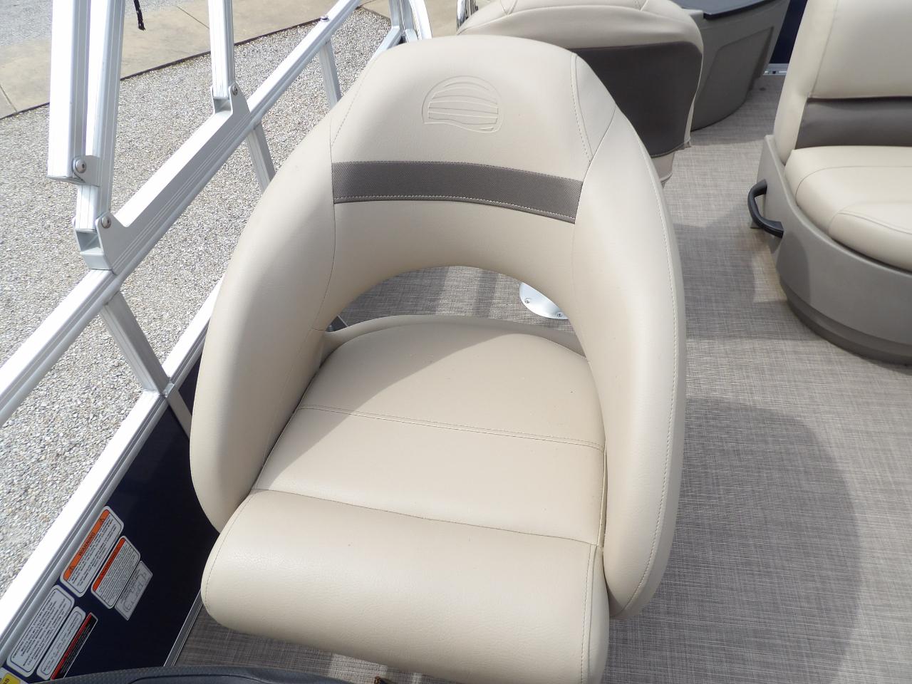 Sun Tracker Party Barge 18 DLX  2023