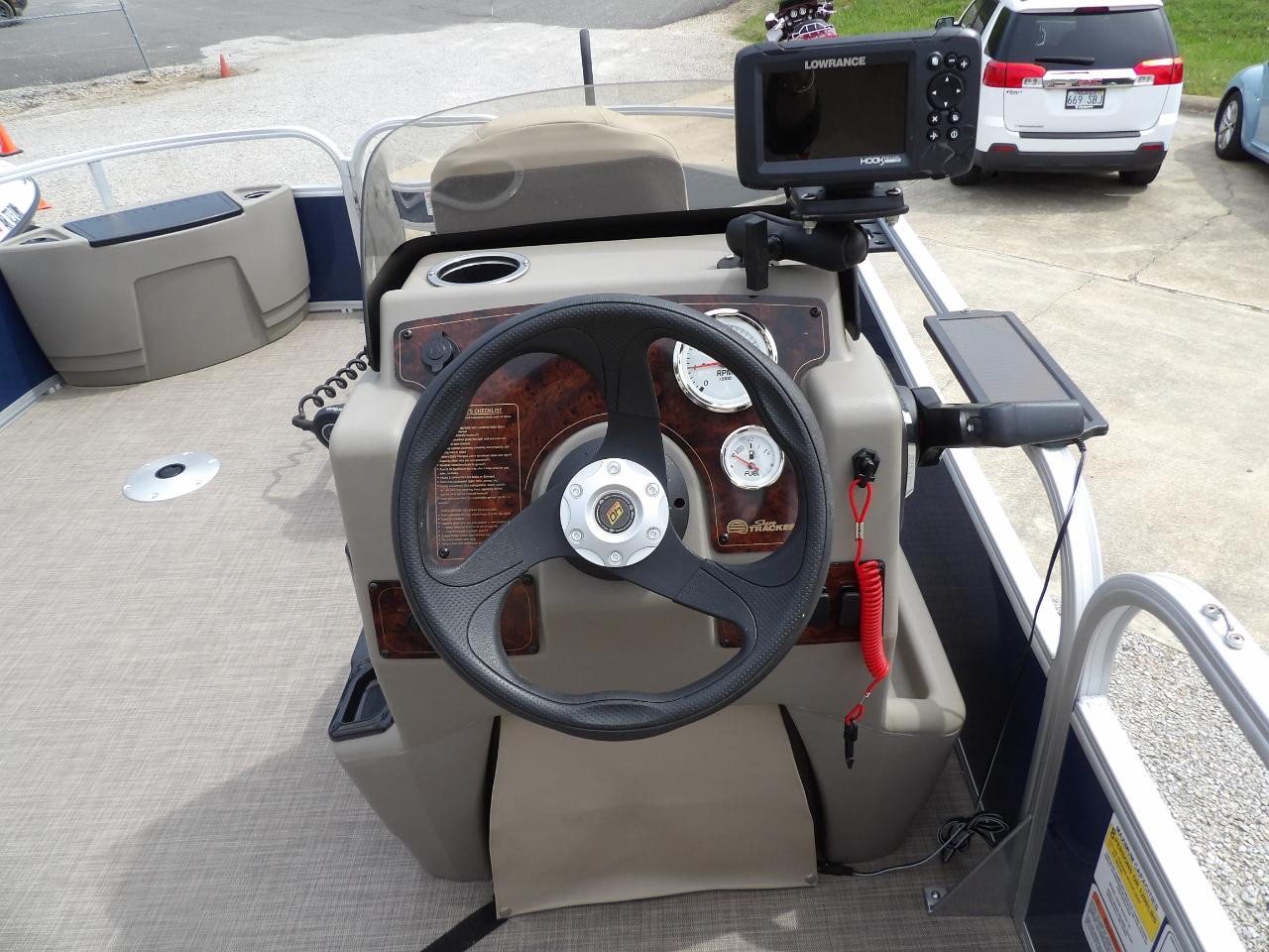 Sun Tracker Party Barge 18 DLX  2023
