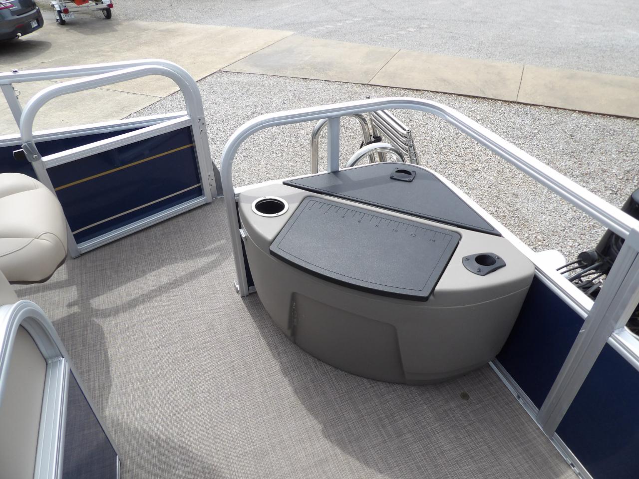 Sun Tracker Party Barge 18 DLX  2023