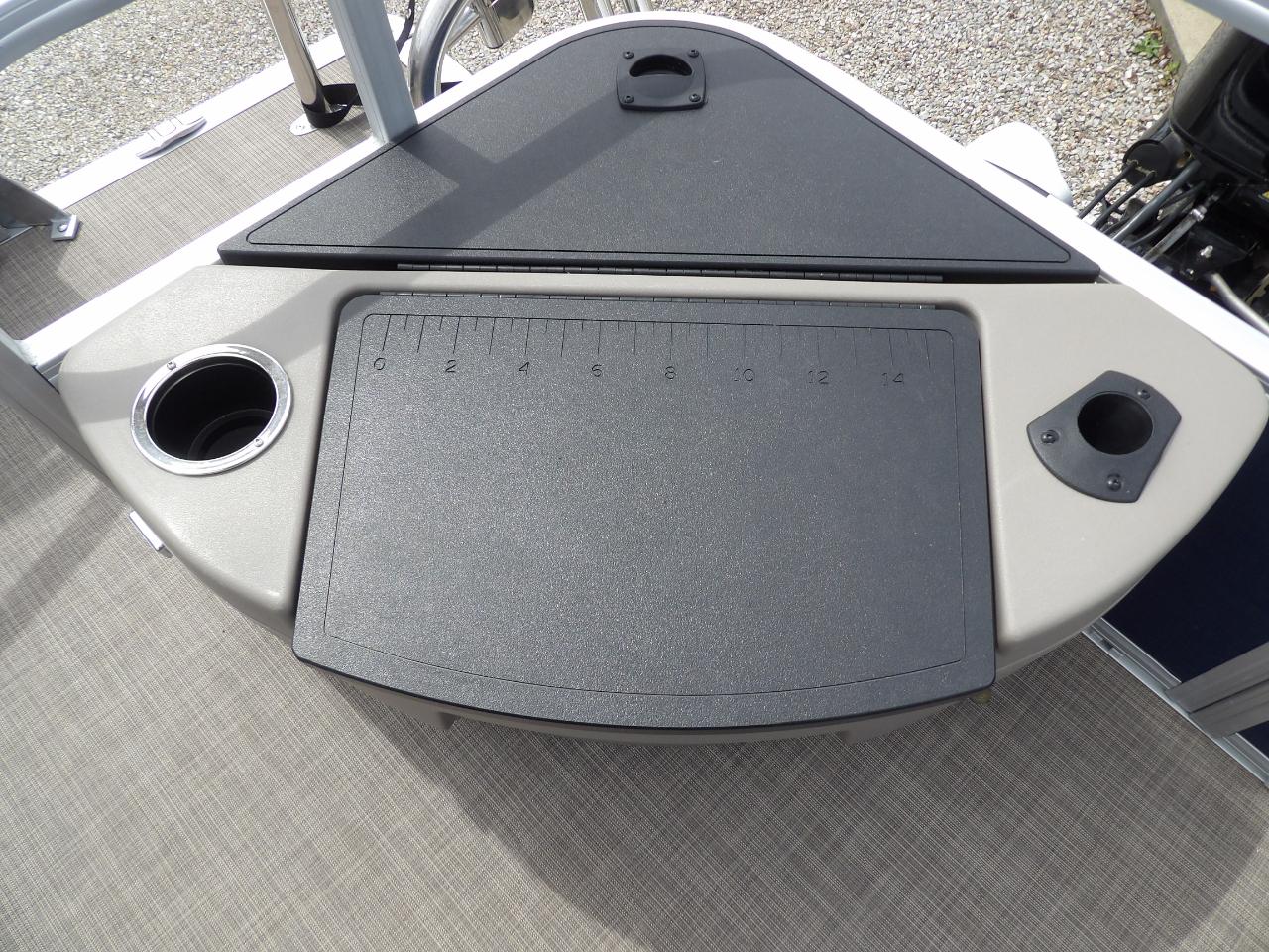 Sun Tracker Party Barge 18 DLX  2023