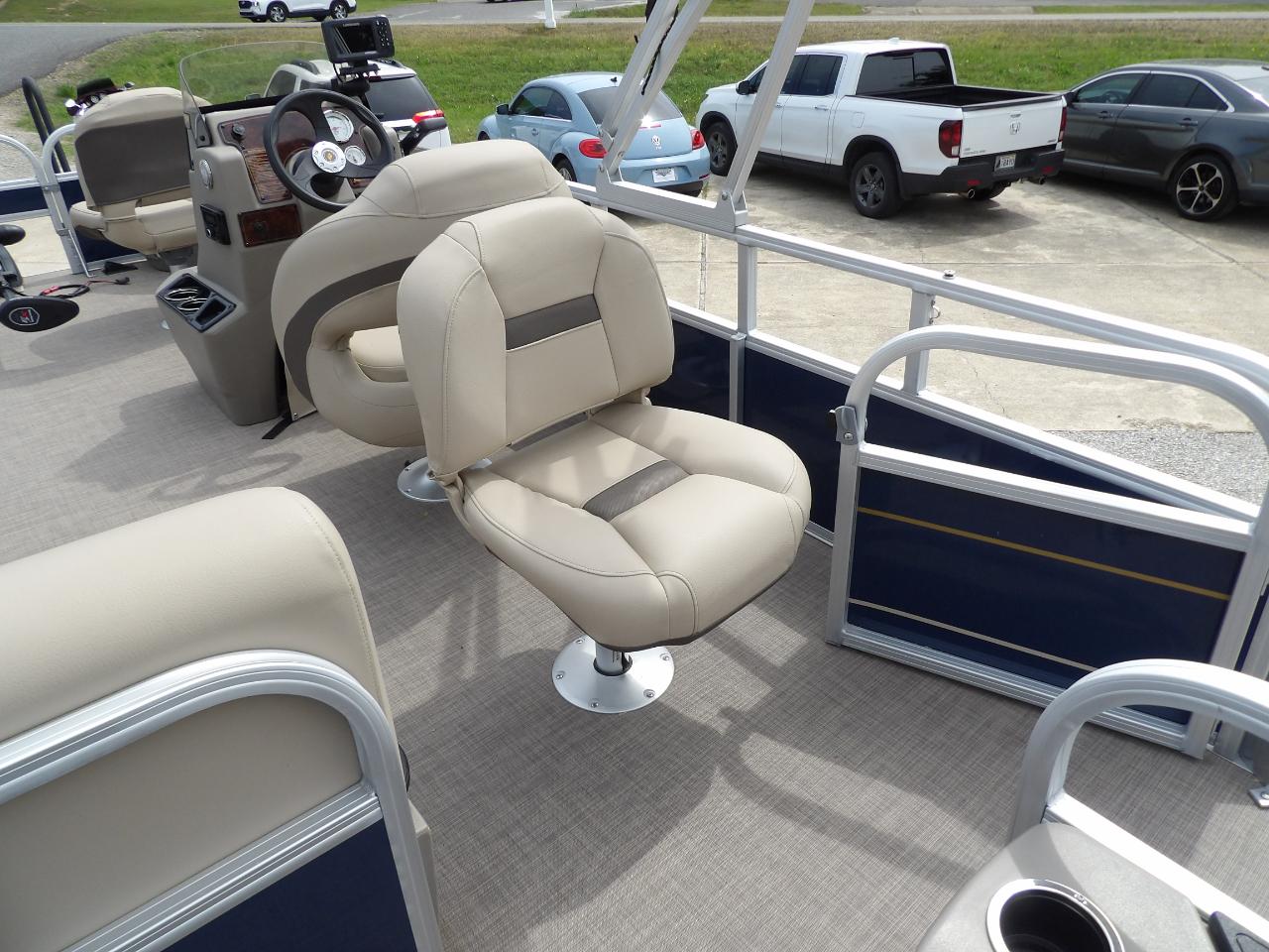 Sun Tracker Party Barge 18 DLX  2023