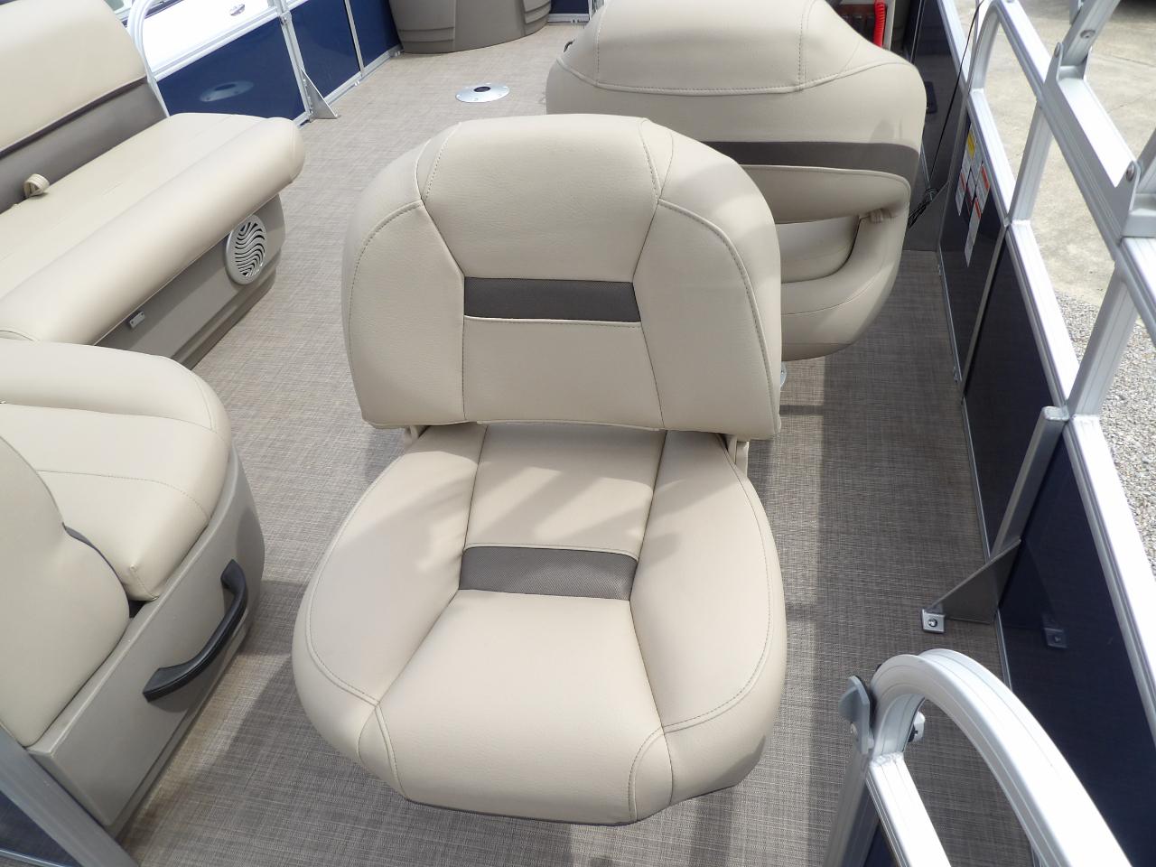 Sun Tracker Party Barge 18 DLX  2023