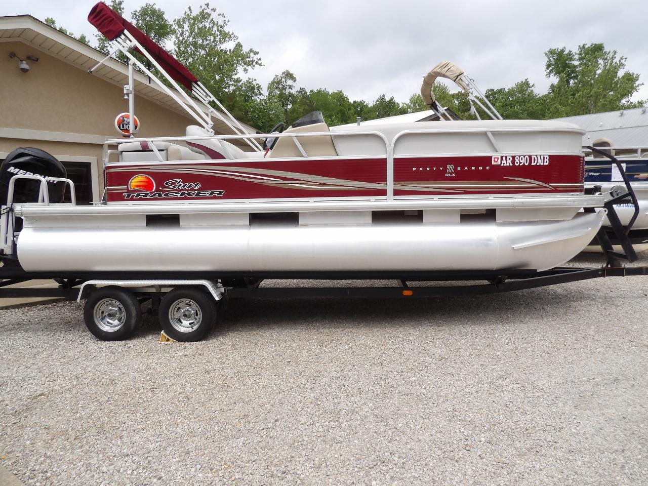 Sun Tracker Party Barge 22 DLX  2012