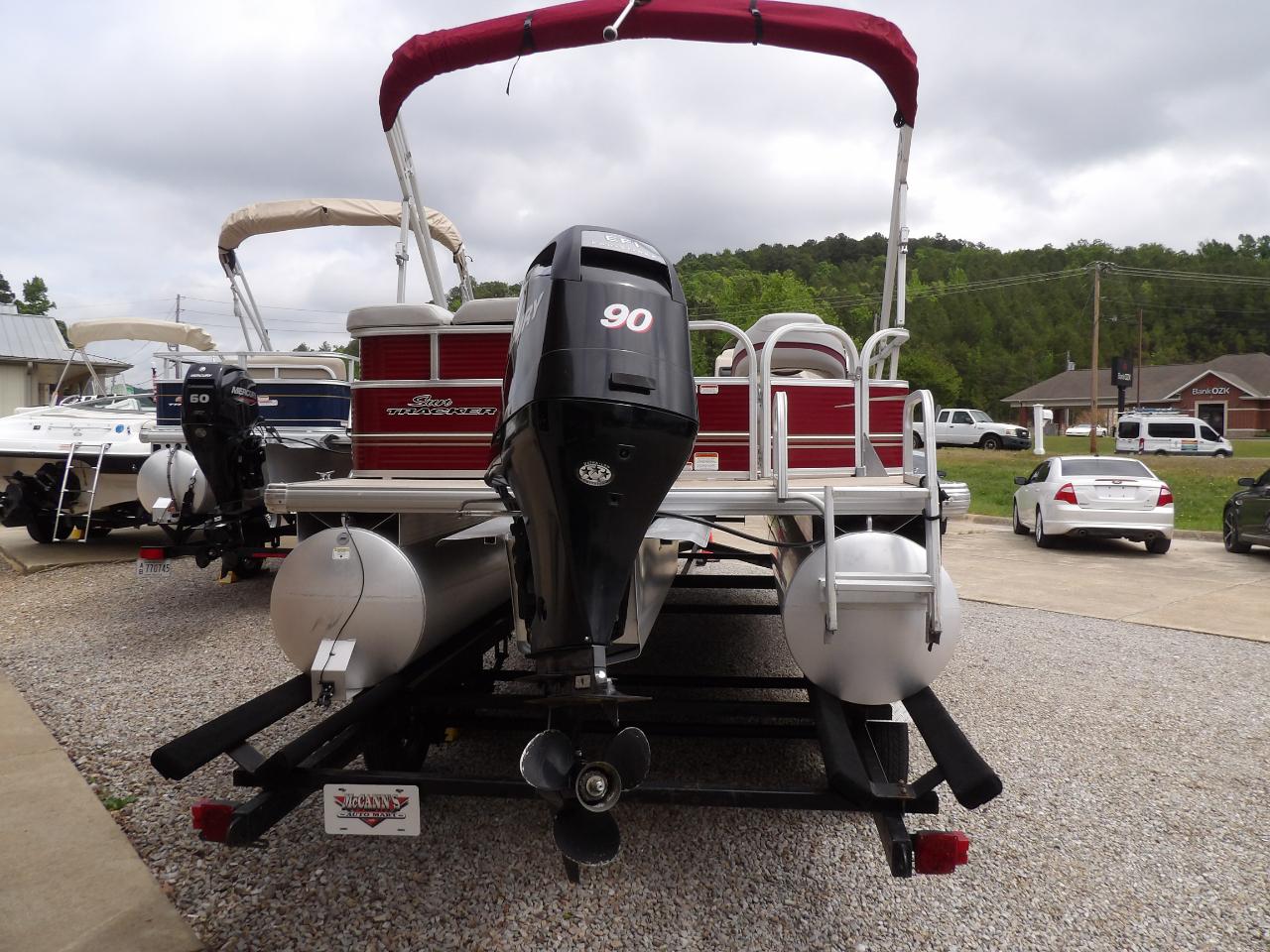 Sun Tracker Party Barge 22 DLX  2012