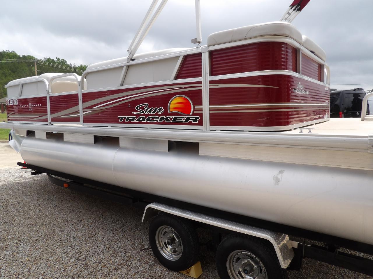 Sun Tracker Party Barge 22 DLX  2012