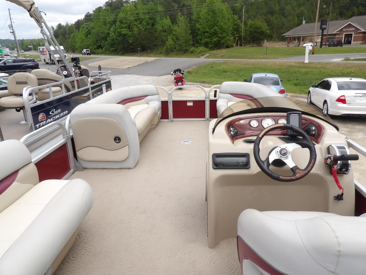 Sun Tracker Party Barge 22 DLX  2012