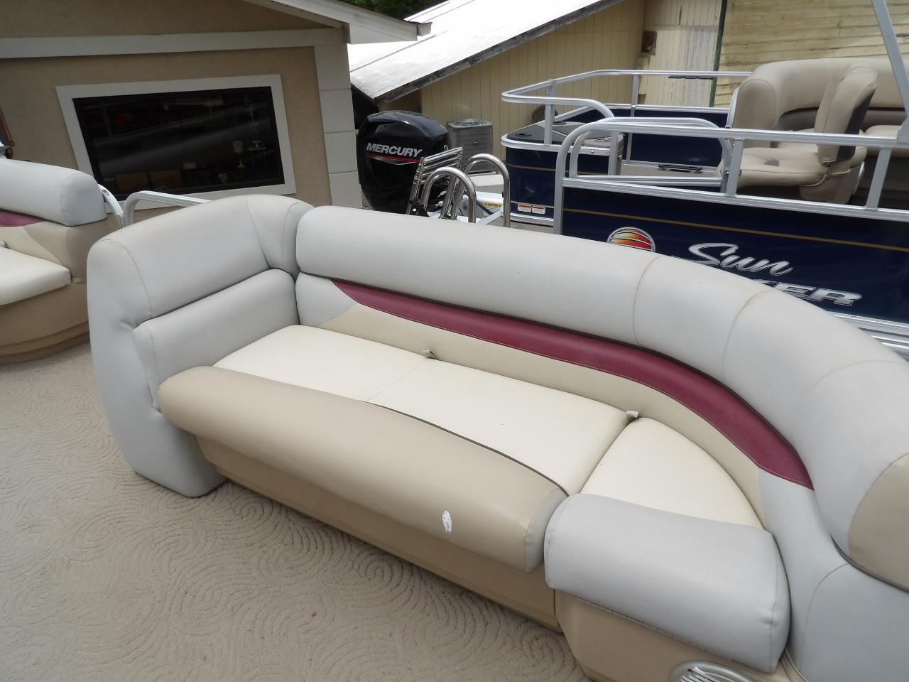 Sun Tracker Party Barge 22 DLX  2012