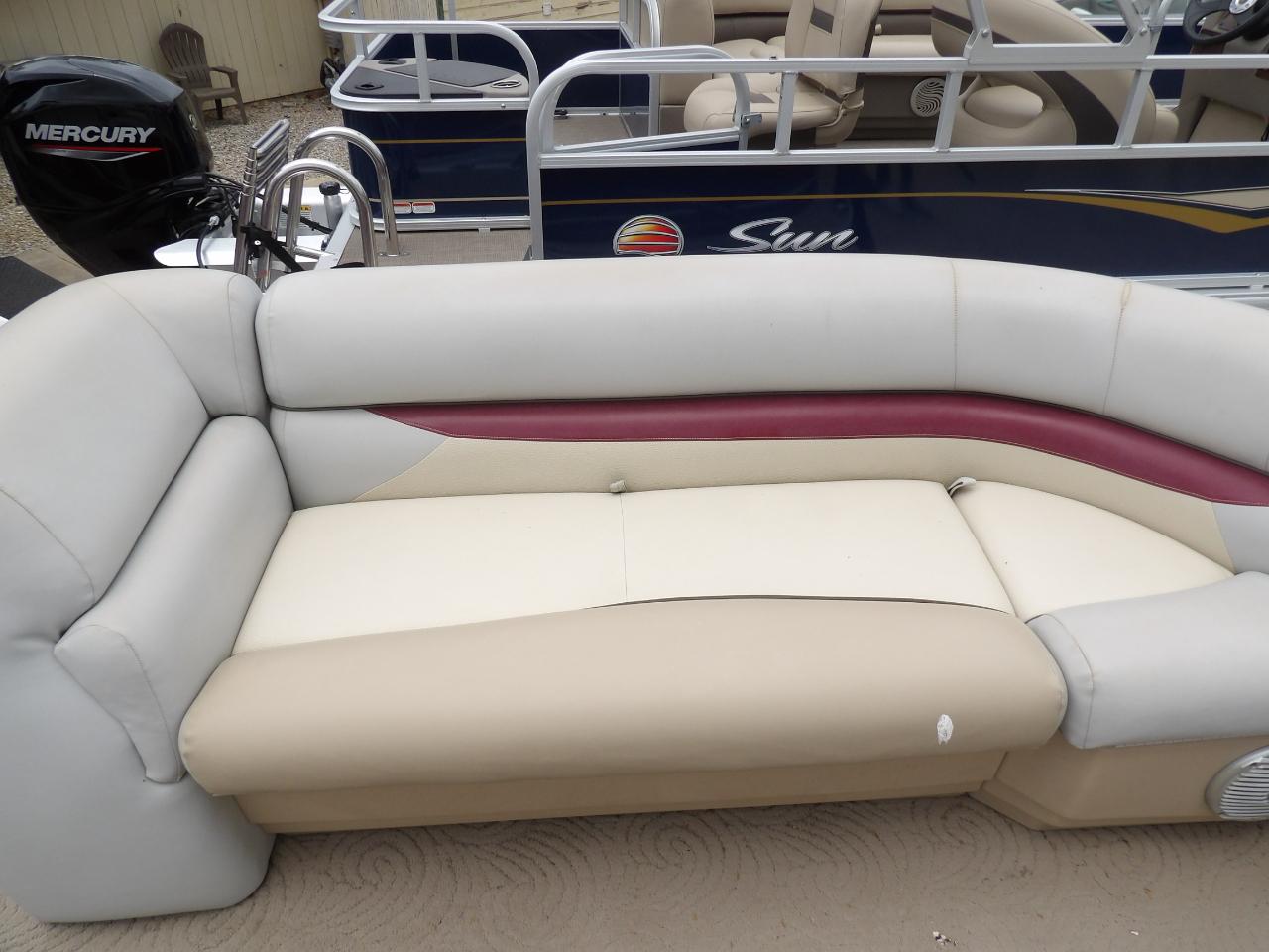 Sun Tracker Party Barge 22 DLX  2012