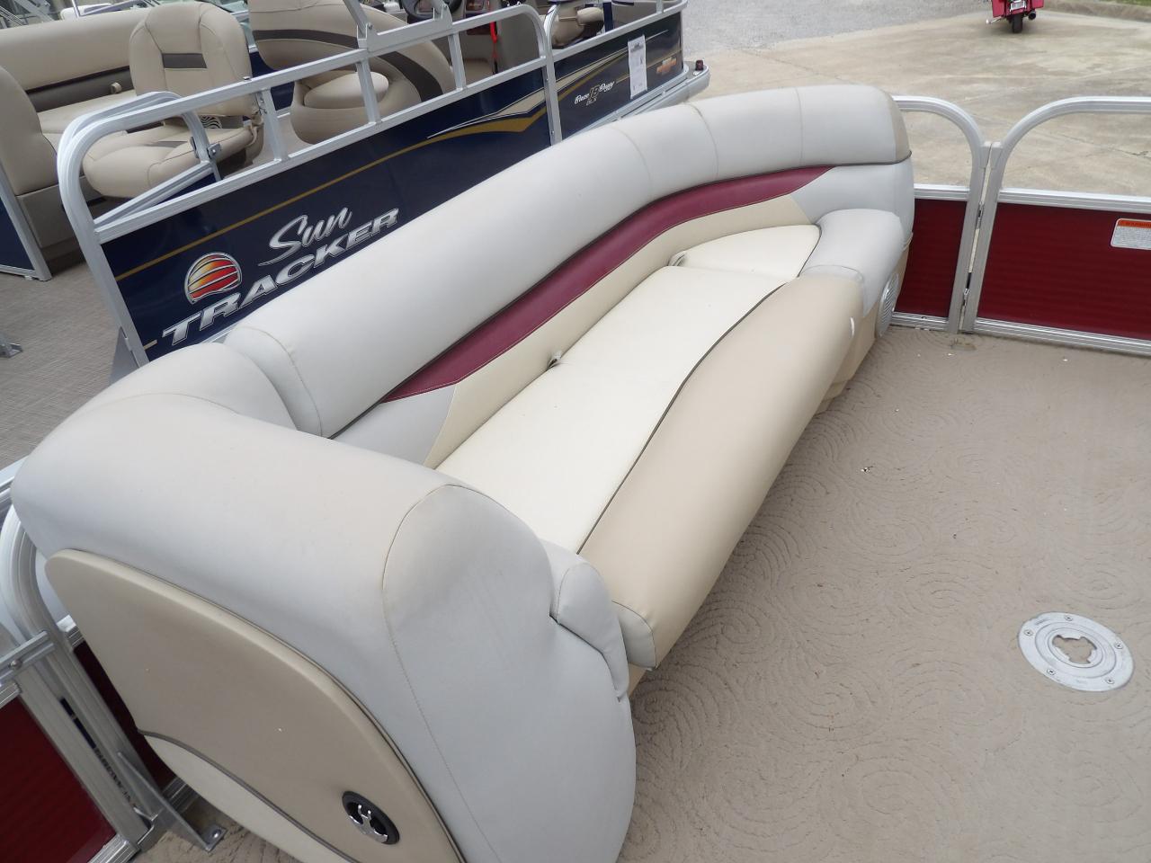 Sun Tracker Party Barge 22 DLX  2012