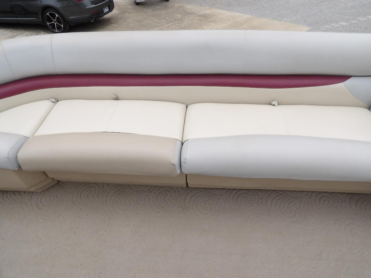 Sun Tracker Party Barge 22 DLX  2012