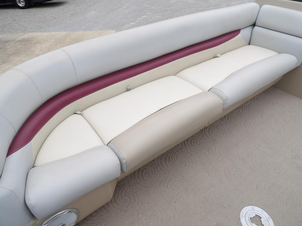 Sun Tracker Party Barge 22 DLX  2012