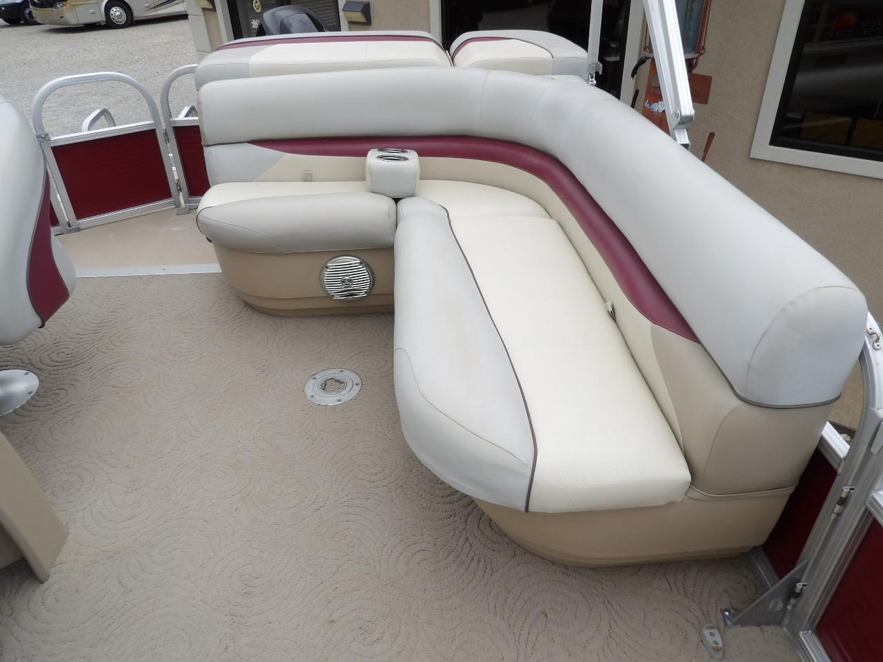 Sun Tracker Party Barge 22 DLX  2012