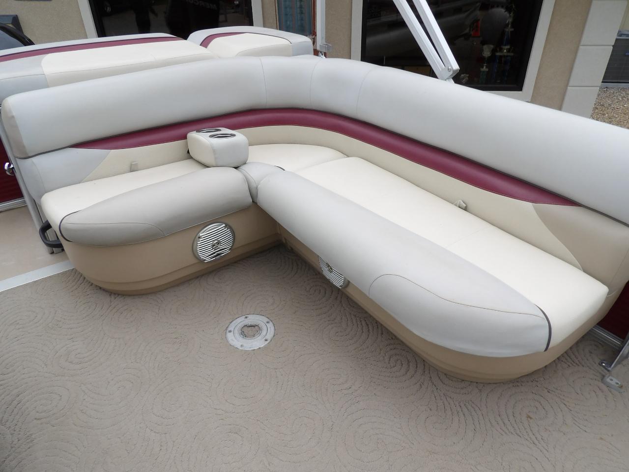 Sun Tracker Party Barge 22 DLX  2012